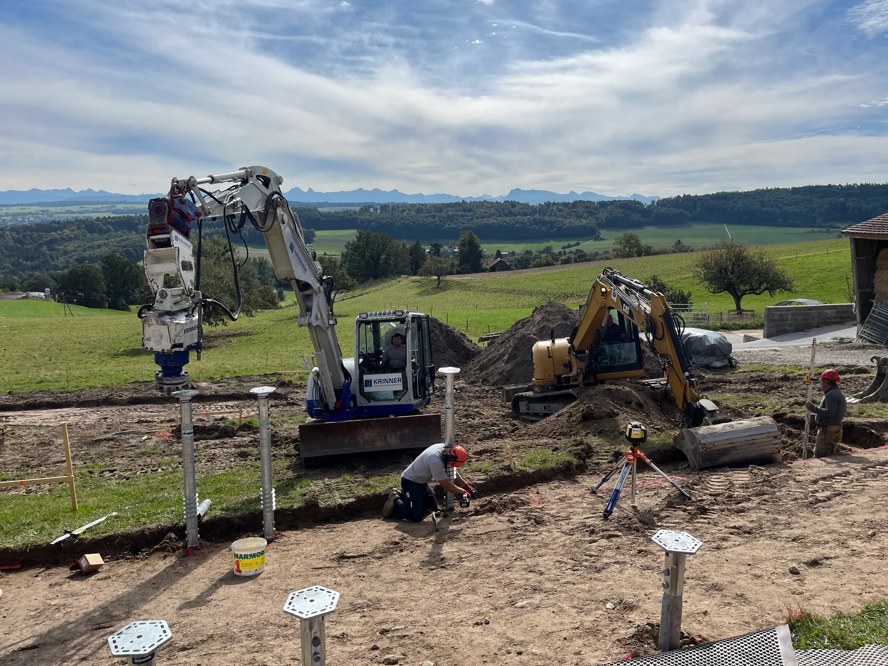 Article 6 : Les fondations arrivent – Installation des vis Krinner