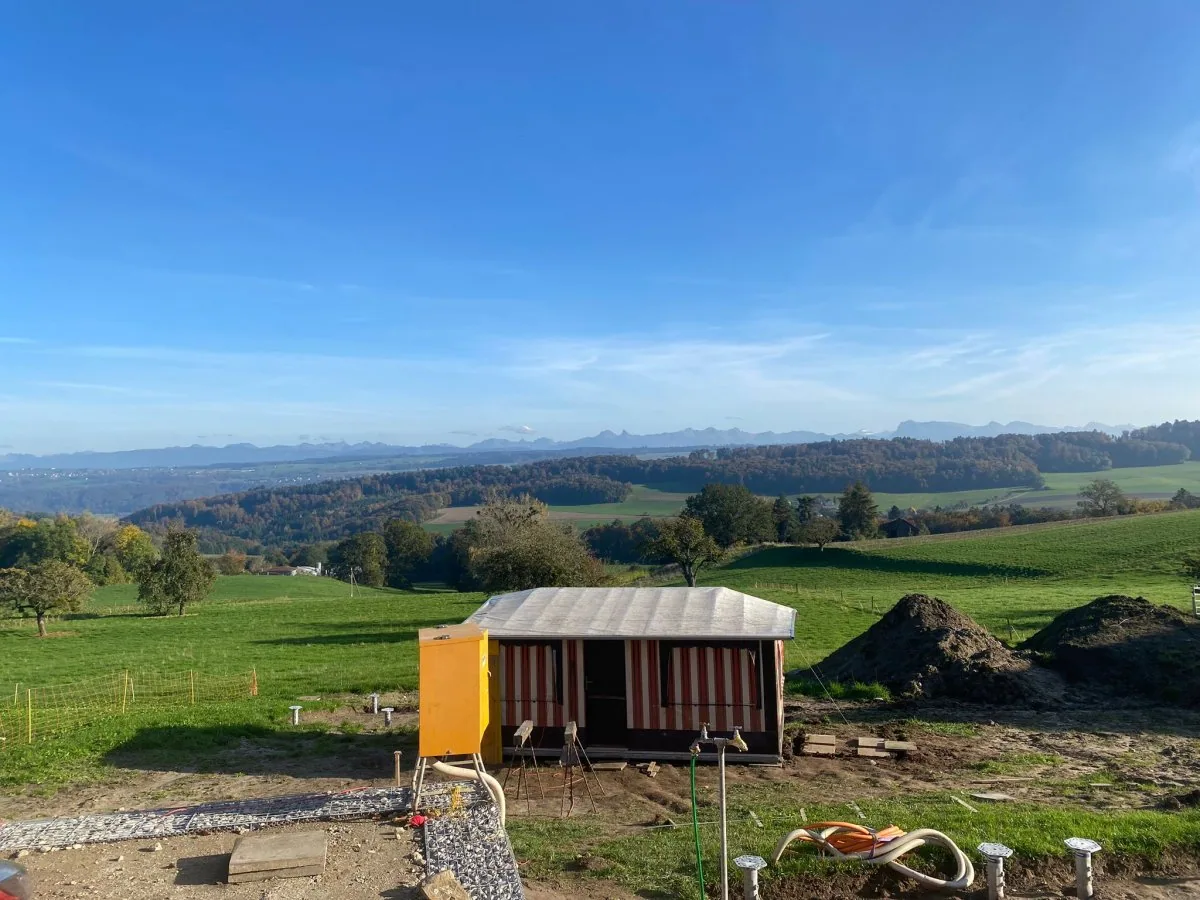 Article 7 : Mise en place du chantier : L'auvent devient notre QG