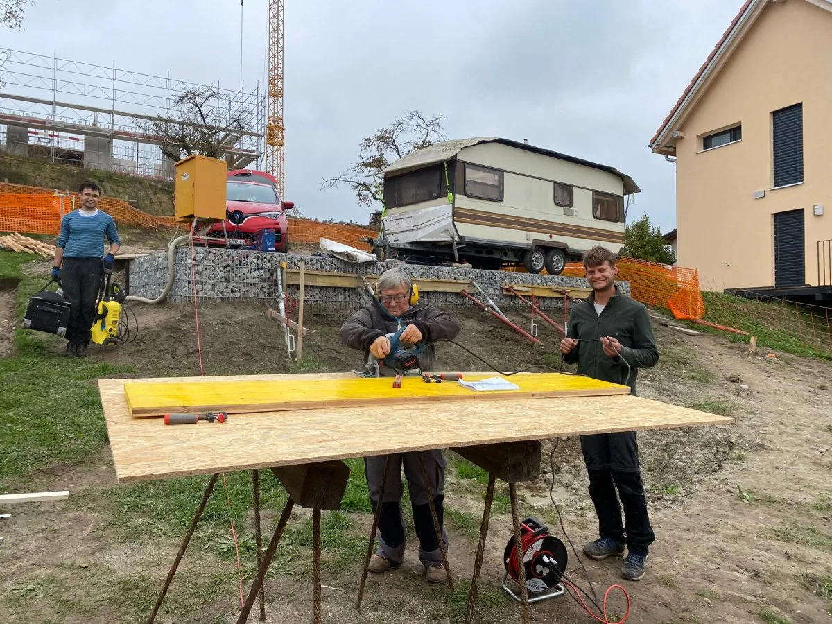Artikel 7: Einrichten der Baustelle: Die Markise wird zu unserem Hauptquartier